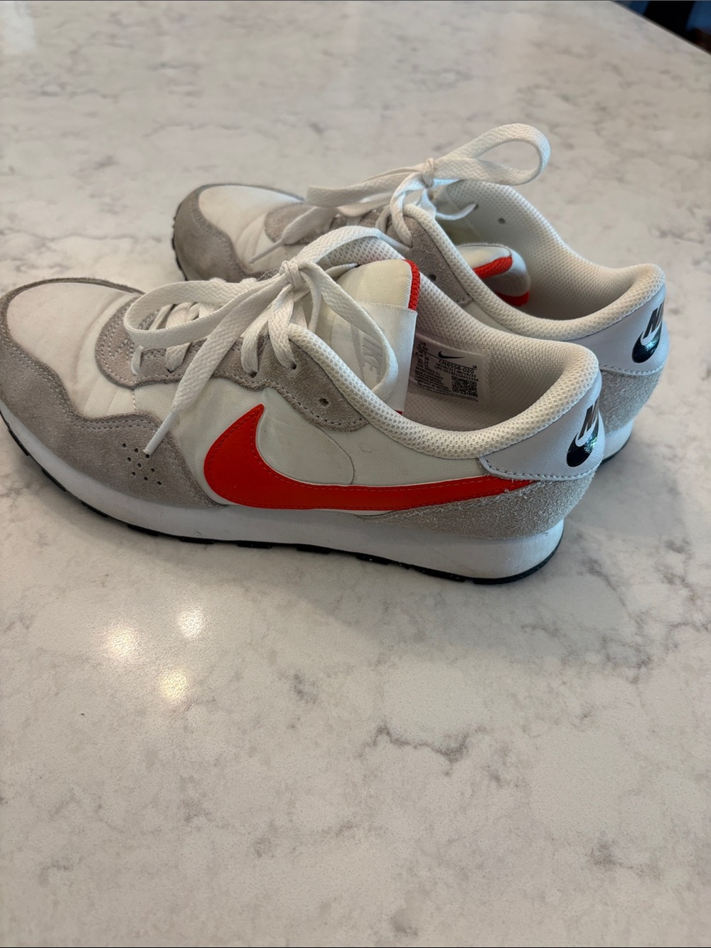 Nike MD Valiant GS Low-Top Sneakers